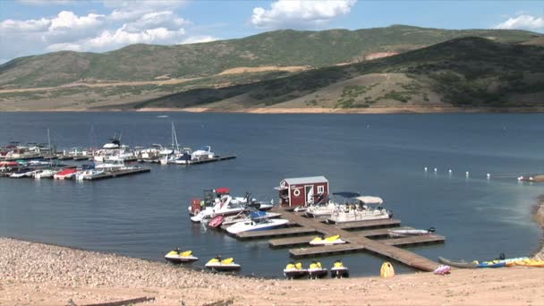 Yachthafen am jordanelle reservoir — Stockvideo