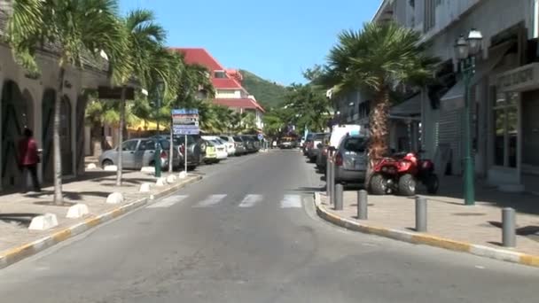 Street in Marigot city — Stock video