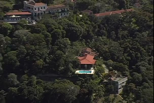 Huizen op heuvels in Rio de Janeiro — Stockvideo