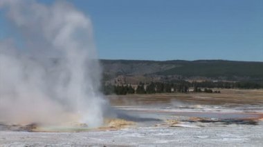 Gayzer alan Yellowstone Milli Parkı'nda