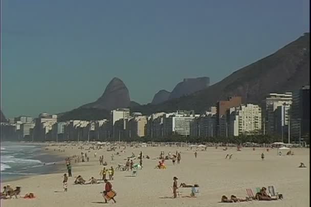在里约热内卢科帕卡巴纳海滩 — 图库视频影像