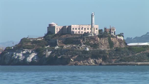 Alcatraz island with prison in San Francisco — ストック動画