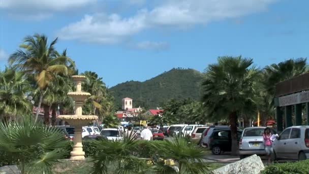 Roundabout on street in Marigot city — ストック動画