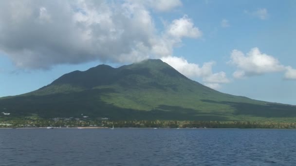 Blick auf die Insel Nevis — Stockvideo