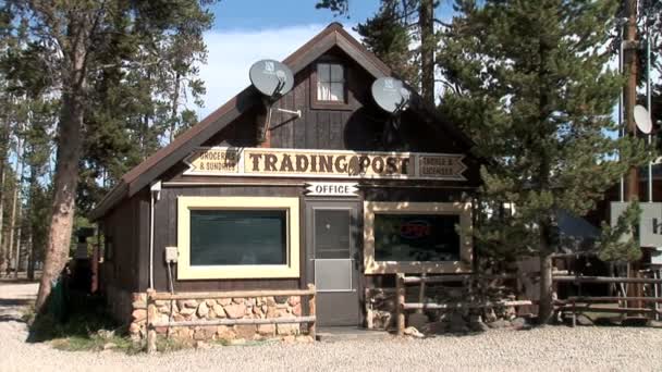 Puesto de comercio en el Parque Nacional de Yellowstone — Vídeo de stock