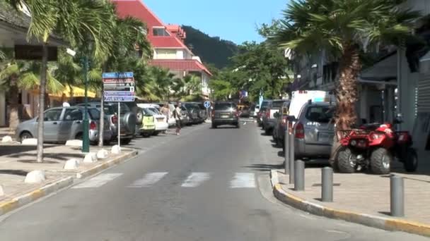 Street in Marigot city — Stock video