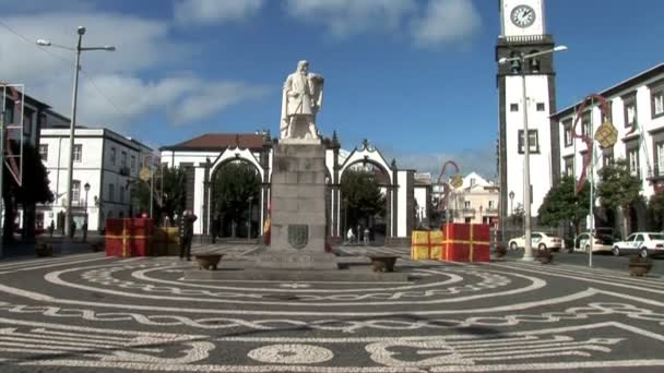 Piazza della città di Porta Delgada — Video Stock