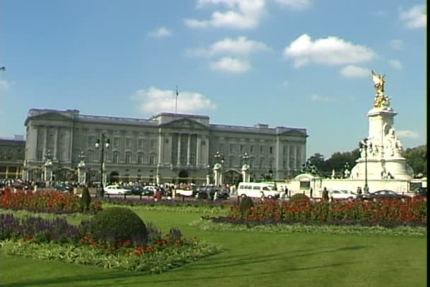 Buckingham Palace in Londen — Stockvideo