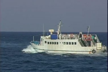 Feribot denizde Rides