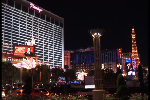 Трафік поблизу Caesars Palace Лас-Вегасі готель і казино — стокове відео