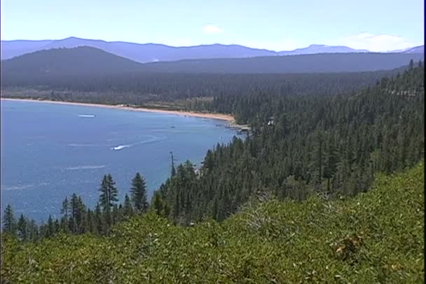 Lake Tahoe kust in Nevada — Stockvideo