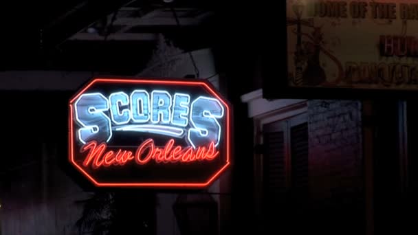 Scores New Orleans strip club — Stock Video