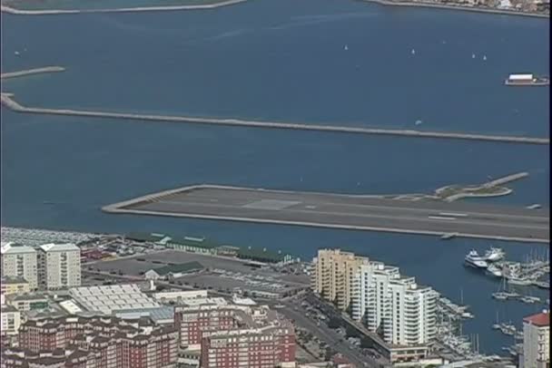 Vliegtuigen startbaan in Gibraltar — Stockvideo