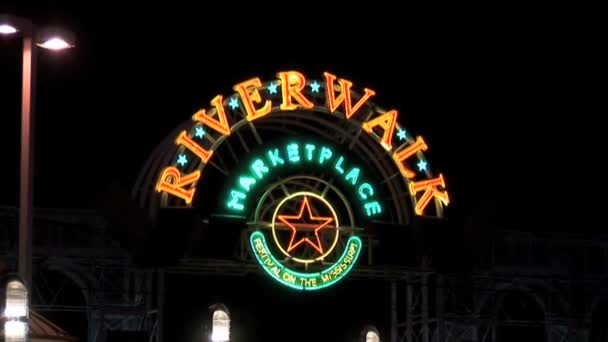 Riverwalk Marketplace tecken i New Orleans — Stockvideo