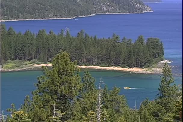 Κόλπος Emerald Bay στην λίμνη Τάχο — Αρχείο Βίντεο