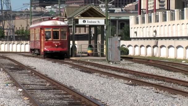 Їде трамвай в Новому Орлеані — стокове відео