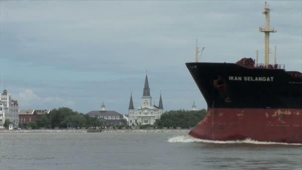 Nave da carico sul fiume Mississippi — Video Stock