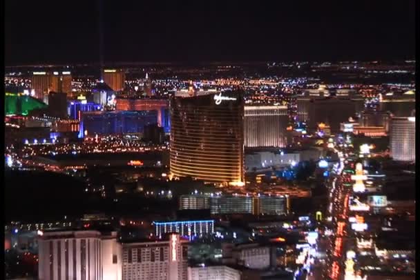 El Hotel Wynn de noche en Las Vegas — Vídeo de stock