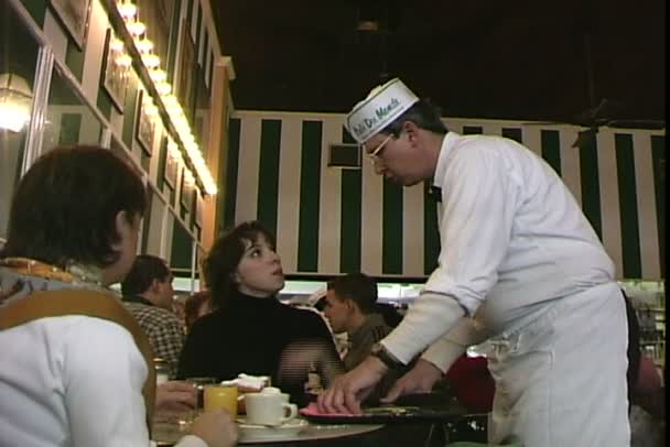 Cafe du Monde em Nova Orleães — Vídeo de Stock