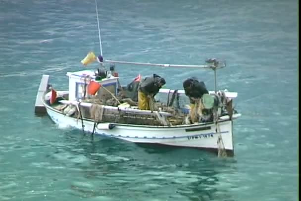 Barca da pesca a Malta — Video Stock