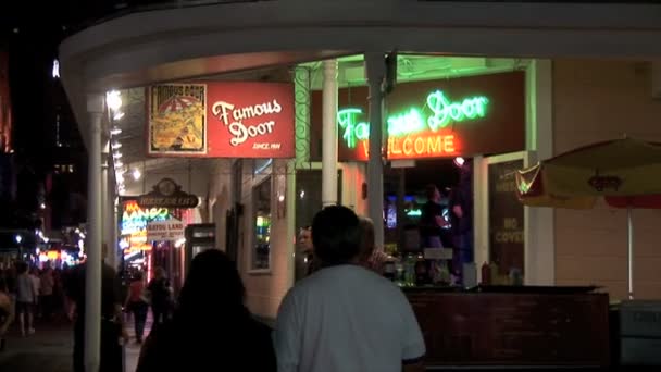 Bourbon street in New Orleans — Stock Video