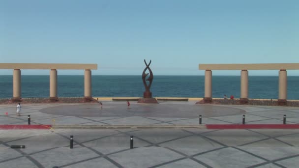 Puerto Penasco Plaza with statue — Stockvideo