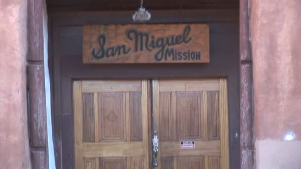 Kostel San Miguel mise — Stock video