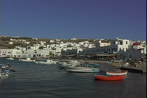 Mykonos jachthaven met boten — Stockvideo