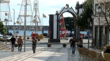Kapısı Porta Delgada şehir limanına