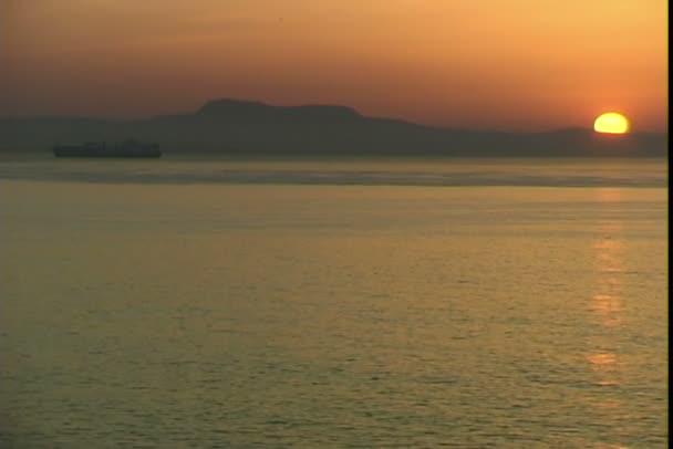 Nascer do sol sobre a costa de Ibiza na Espanha — Vídeo de Stock