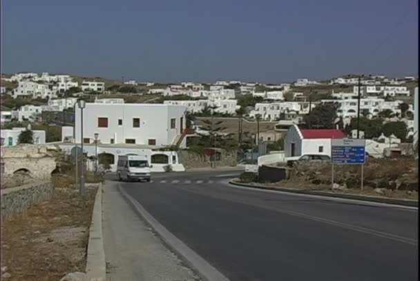 Vägen i staden Mykonos — Stockvideo