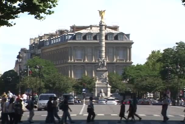 Monument med trafikk i Paris – stockvideo