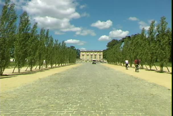 파리에서 게스트 궁전 — 비디오