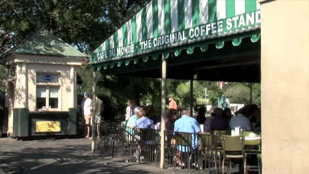 Cafe du Monde em Nova Orleães — Vídeo de Stock