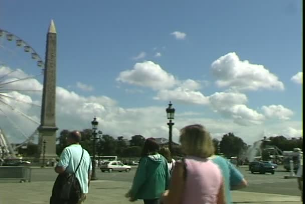 Obelisk og pariserhjul i Paris – stockvideo