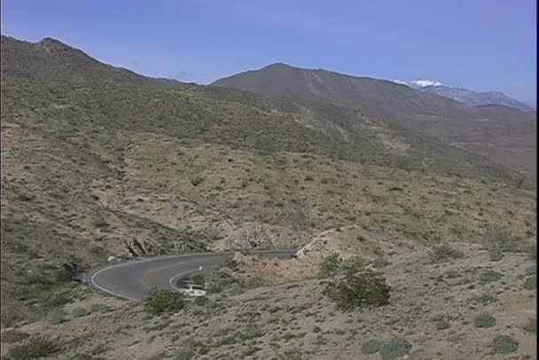 砂漠でアスファルト道路 — ストック動画