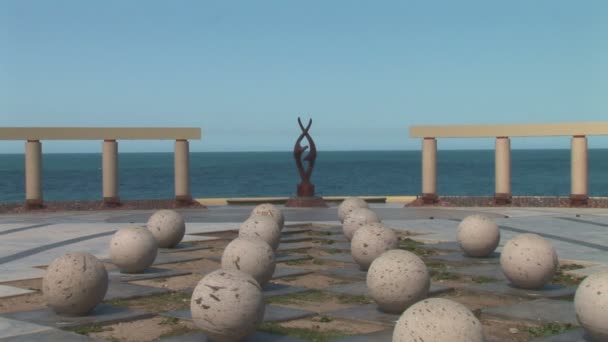 Puerto Penasco Plaza with statue — Stock Video