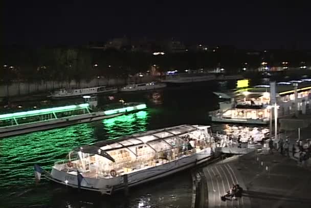 Paris'te Seine Nehri, gece — Stok video