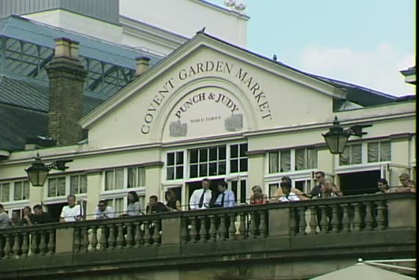 Balcón en el mercado de Covent Garden en Londres — Vídeos de Stock