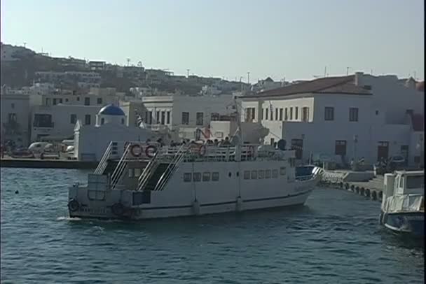 Отправление лодки в Грецию — стоковое видео