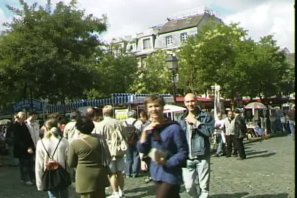 Montmartre colina com turistas em Paris — Vídeo de Stock