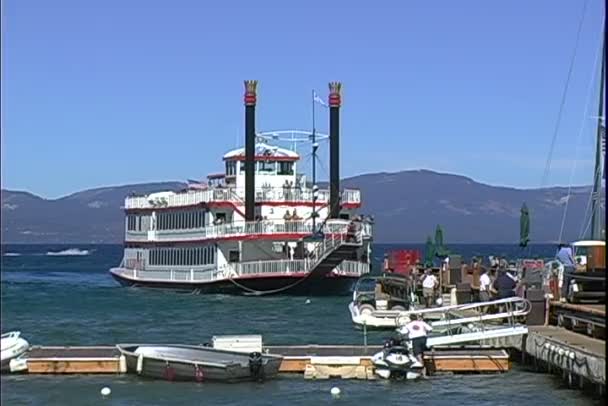 Ms 迪克西船在湖中 — 图库视频影像