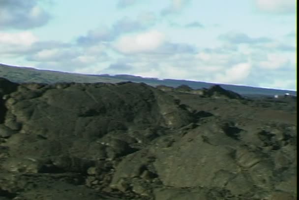 Campo de lava en las montañas — Vídeos de Stock