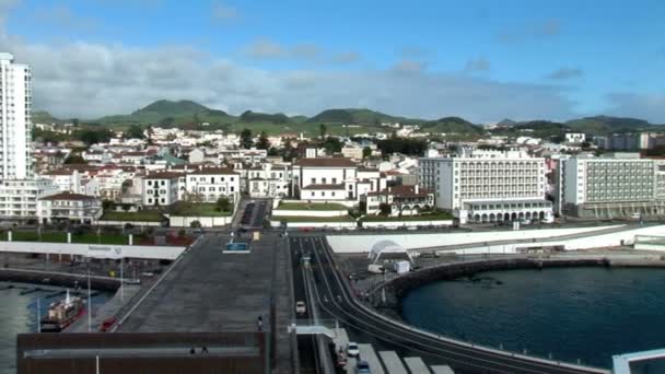 Porta Delgada vista a la ciudad — Vídeos de Stock