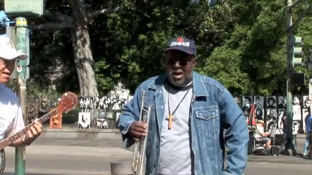 New Orleans'ta sokak şarkıcı — Stok video