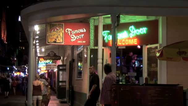 Bourbon street w Nowym Orleanie — Wideo stockowe