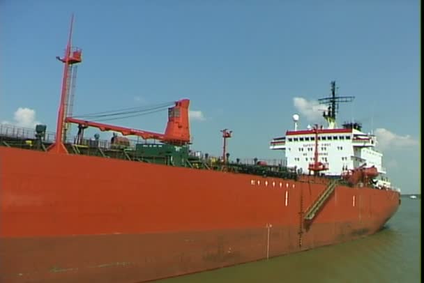 Oil Tanker in Mississippi river — Stock Video