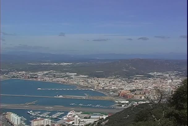Gibilterra con la Lnea de la Concepcion vista sulla città — Video Stock