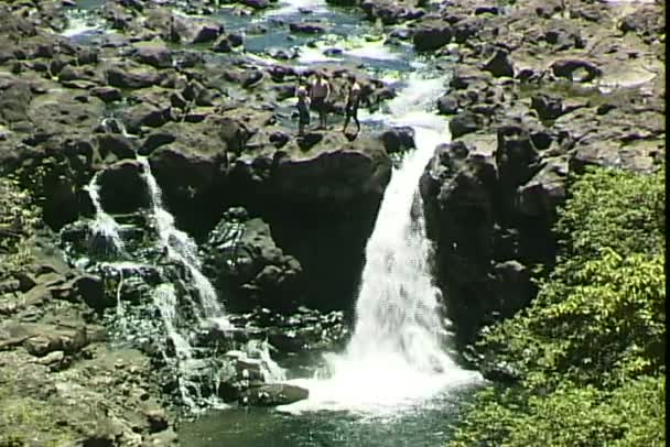 米国で三重の滝 — ストック動画
