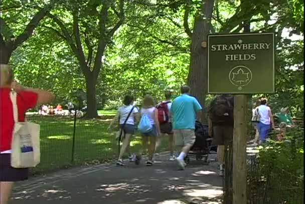 Monumento a Strawberry Fields en Nueva York — Vídeos de Stock